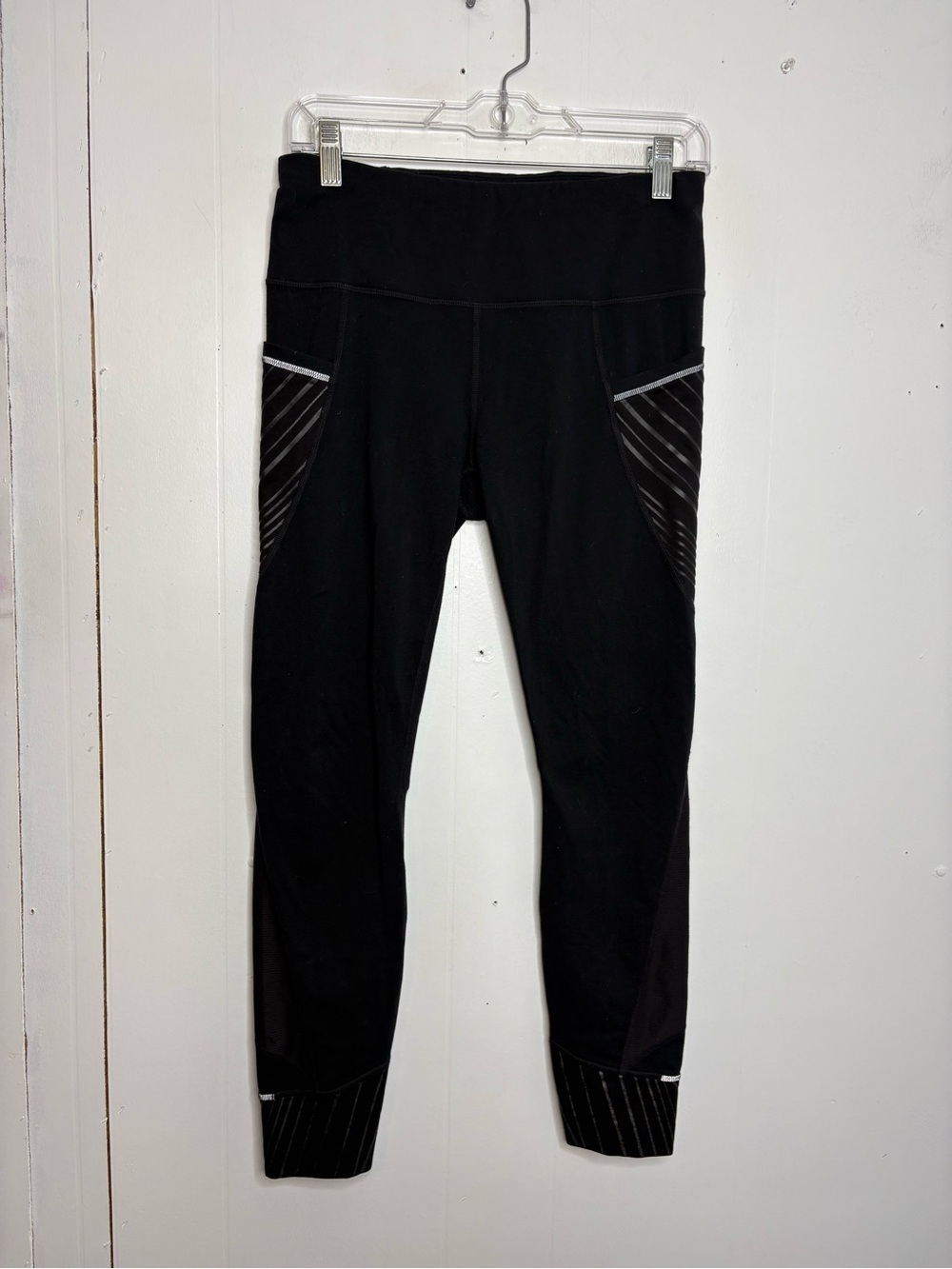 Athleta Leggings Womens Medium Shimmer Stripe Relay Zip Pocket Workout Yoga